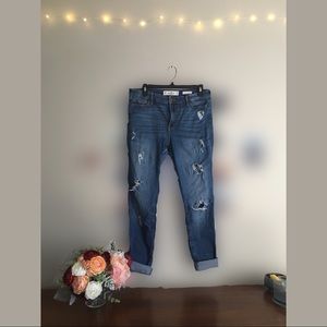 • Hollister Super Skinny Ripped Jeans •